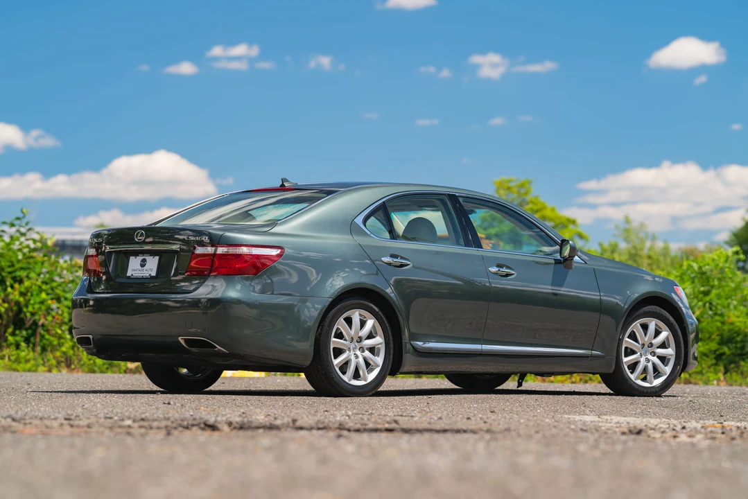 2009 Lexus LS 4th Gen - Image 10 of 31