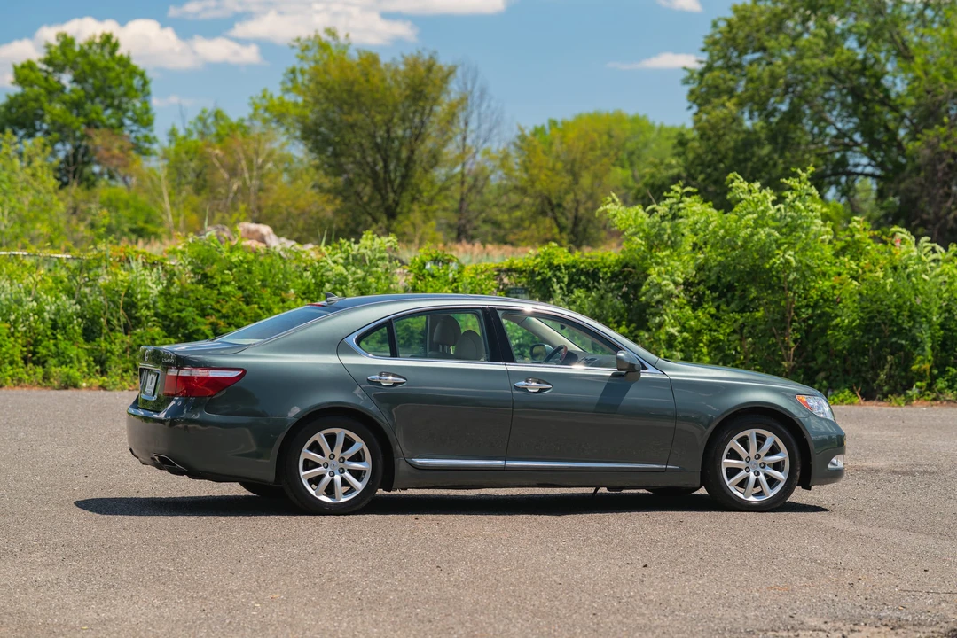 2009 Lexus LS 4th Gen - Image 9 of 31