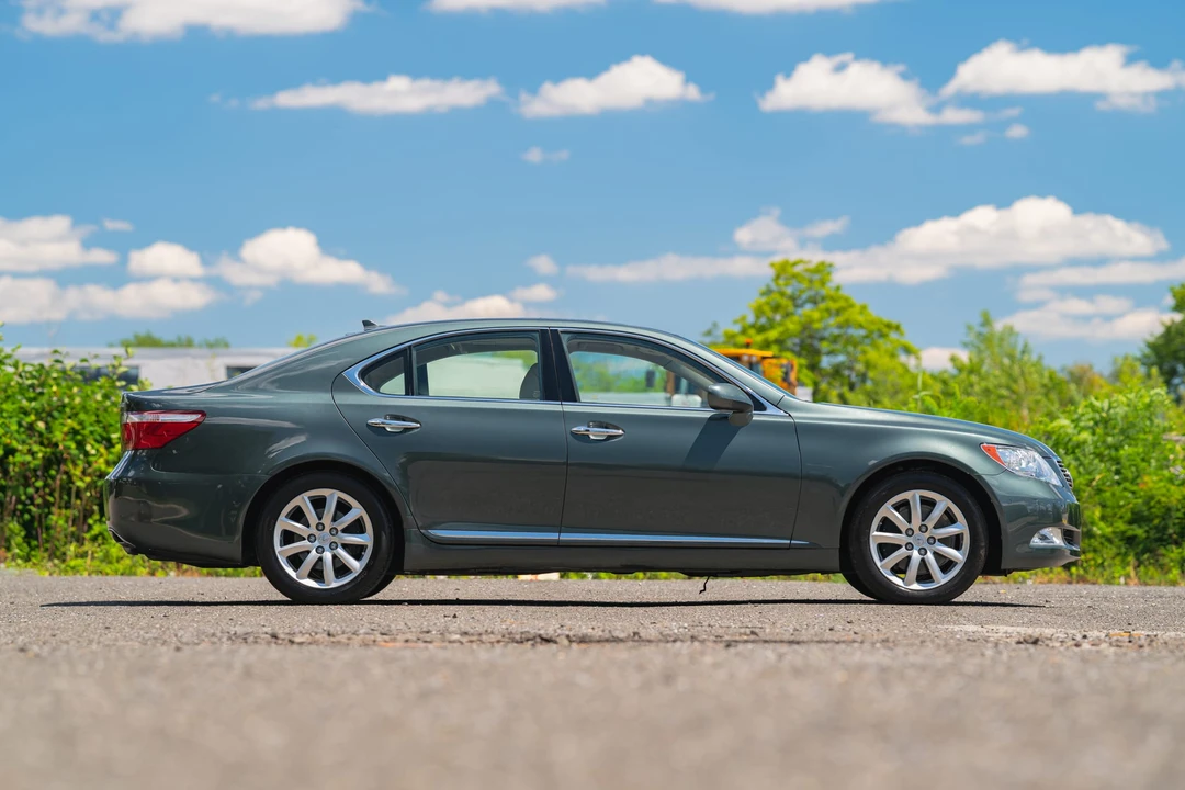 2009 Lexus LS 4th Gen - Image 8 of 31