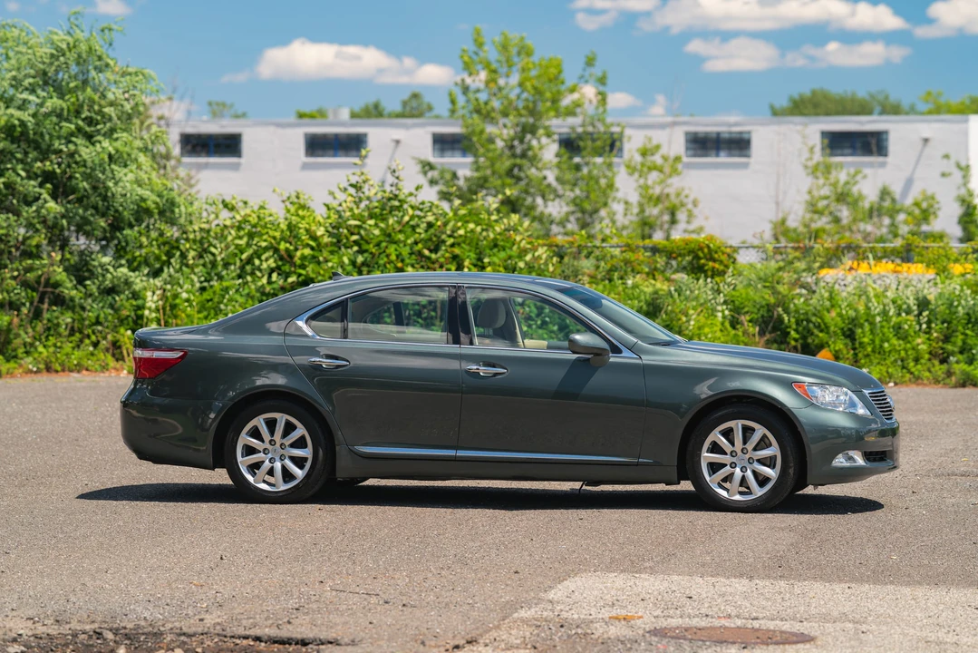 2009 Lexus LS 4th Gen - Image 7 of 31