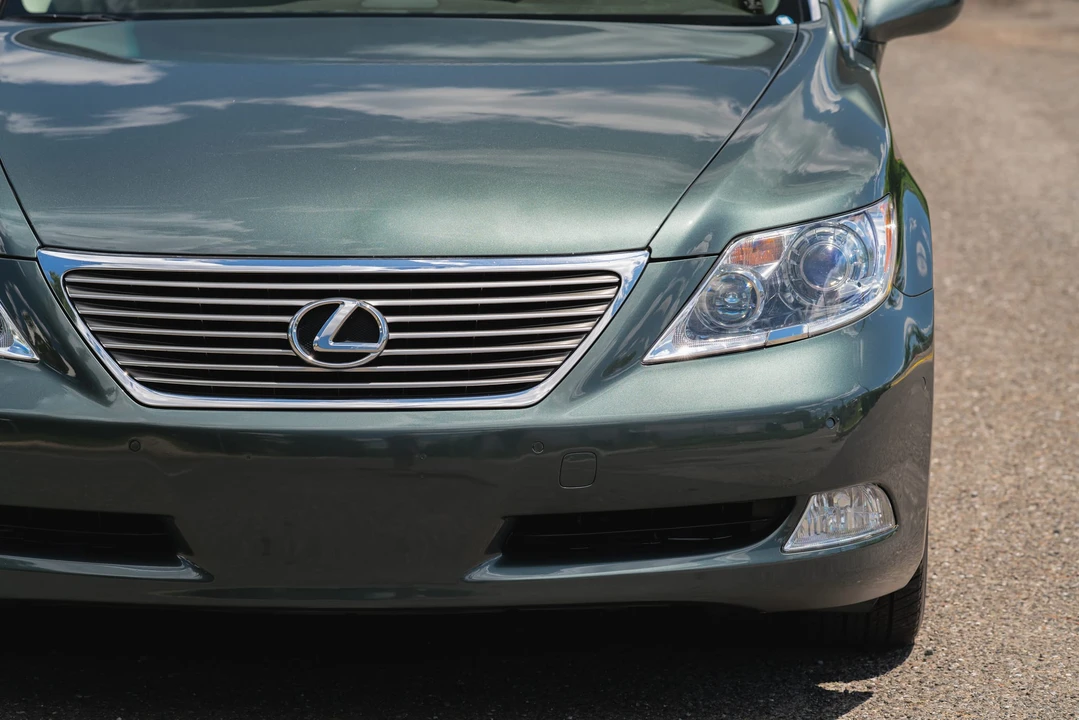 2009 Lexus LS 4th Gen - Image 25 of 31
