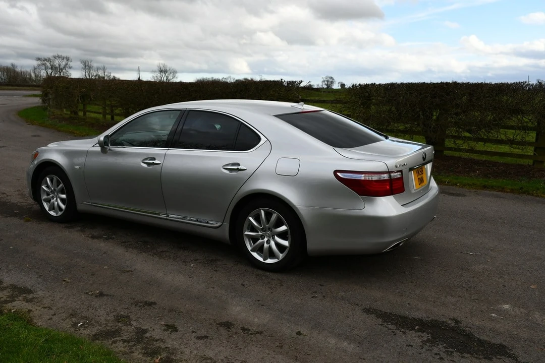 2009 Lexus LS 4th Gen - Image 24 of 30