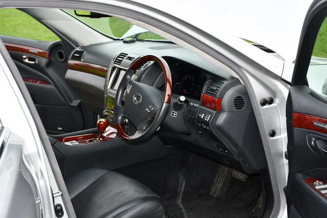 2009 Lexus LS 4th Gen - Image 5 of 30