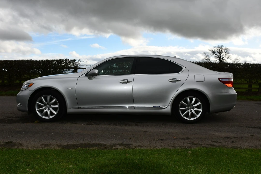 2009 Lexus LS 4th Gen - Image 25 of 30