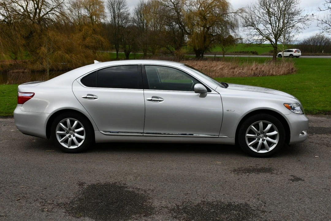 2009 Lexus LS 4th Gen - Image 20 of 30