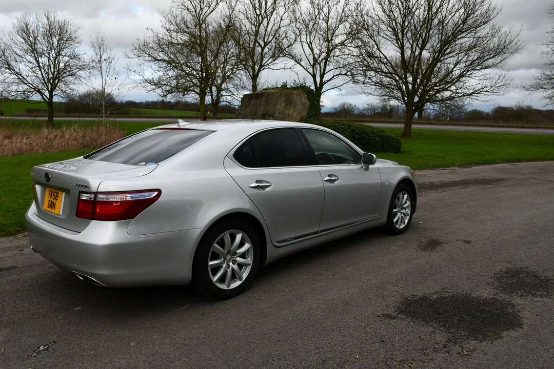 2009 Lexus LS 4th Gen - Image 21 of 30