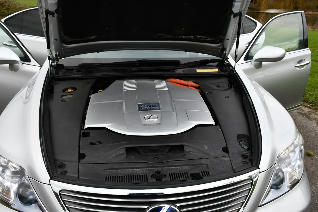 2009 Lexus LS 4th Gen - Image 17 of 30