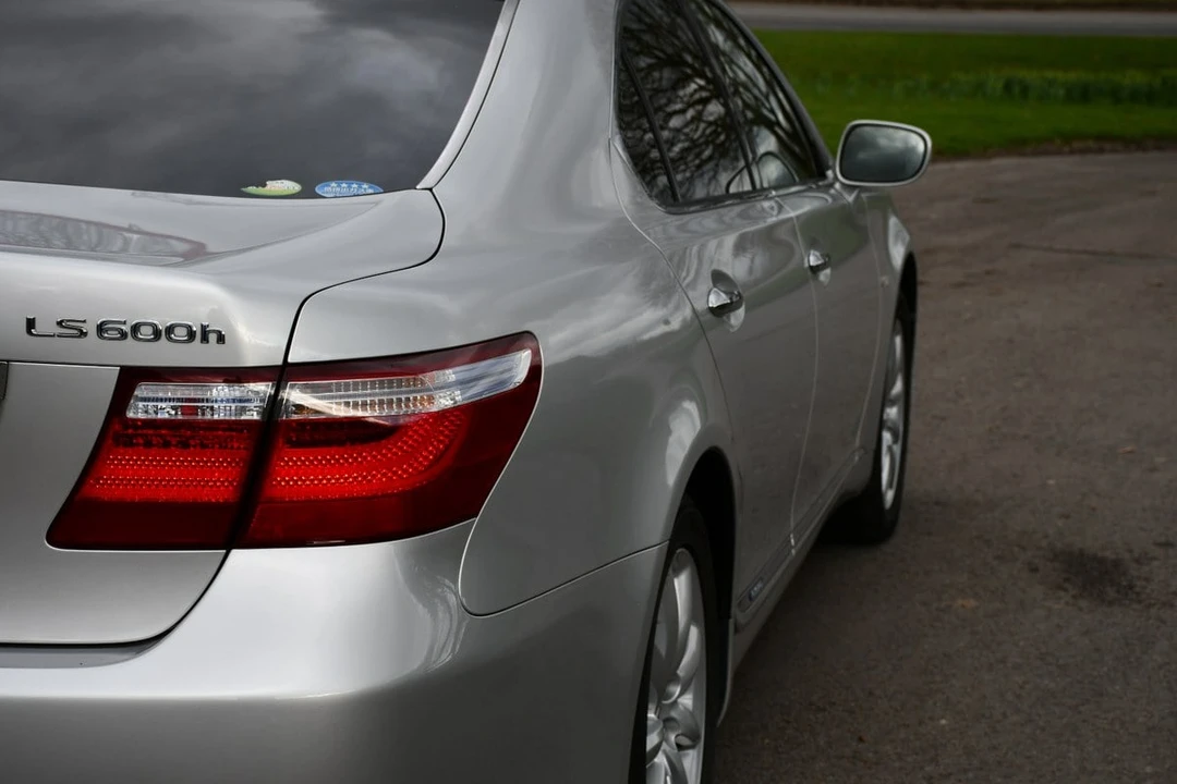 2009 Lexus LS 4th Gen - Image 12 of 30