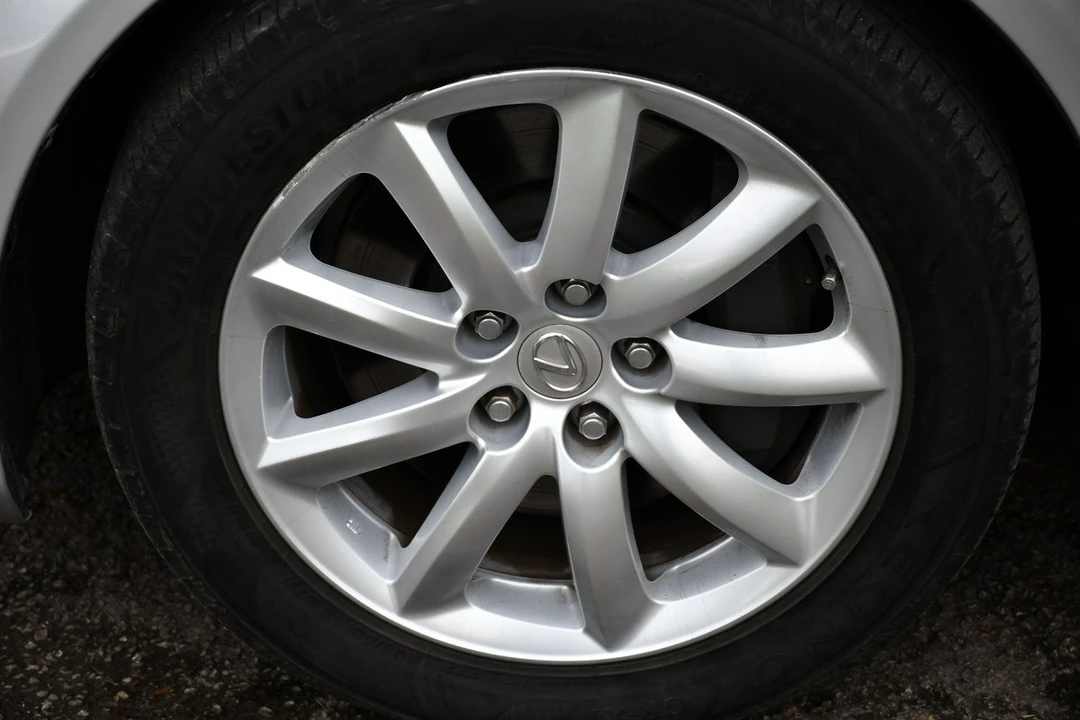 2009 Lexus LS 4th Gen - Image 10 of 30