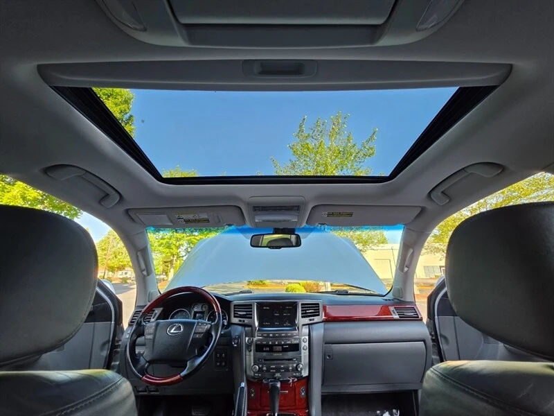 2009 Lexus LX 3rd Gen - Image 17 of 21