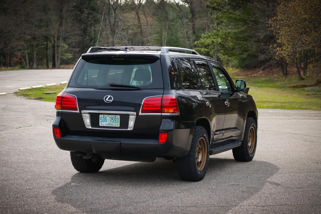 2009 Lexus LX 3rd Gen - Image 17 of 31
