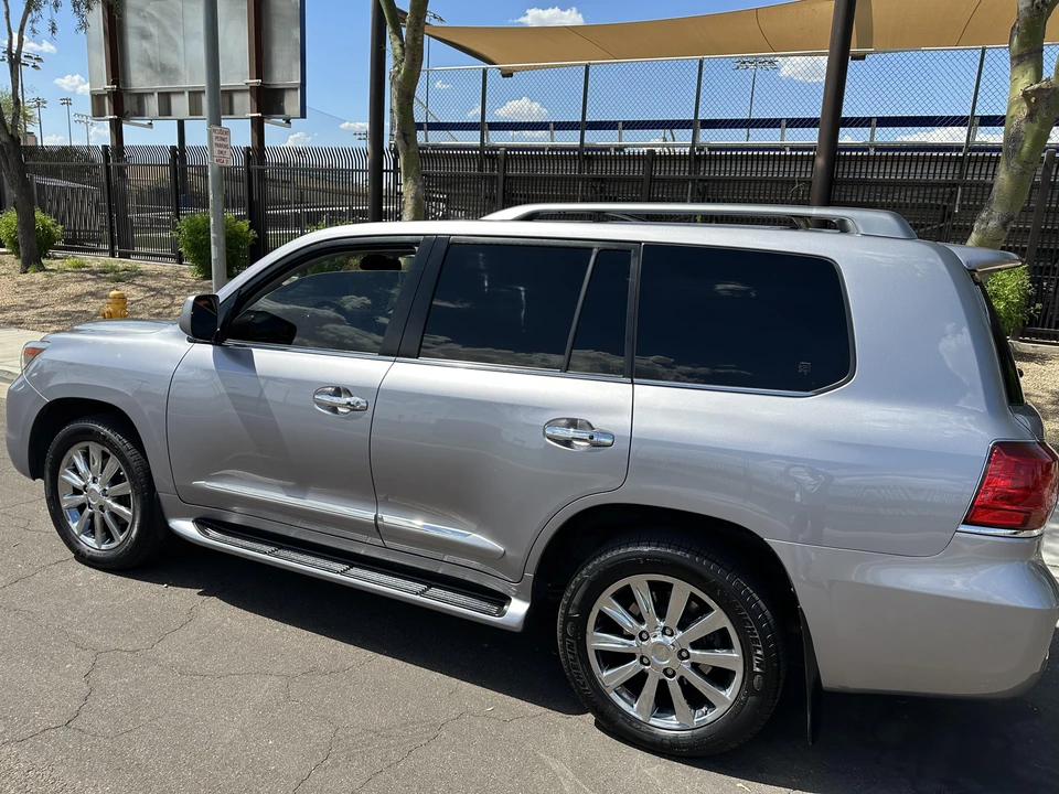 2009 Lexus LX 3rd Gen - Image 16 of 31