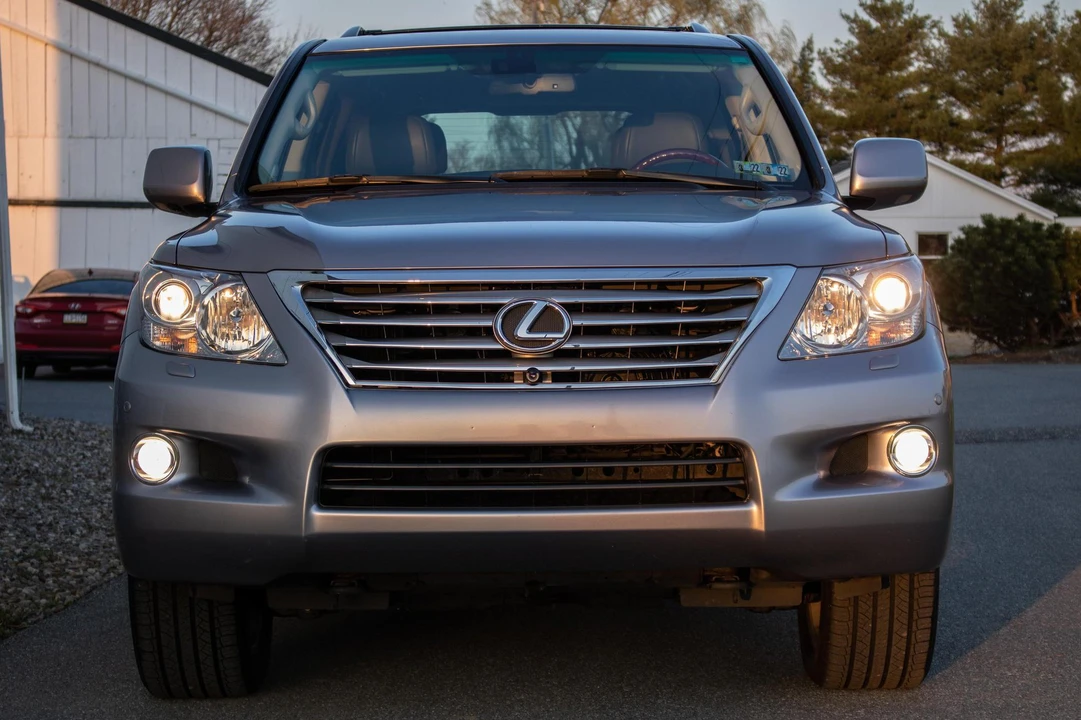 2009 Lexus LX 3rd Gen - Image 2 of 31