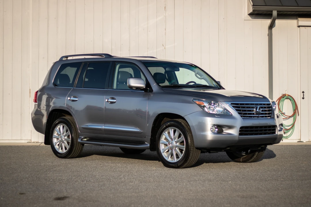 2009 Lexus LX 3rd Gen - Image 17 of 31