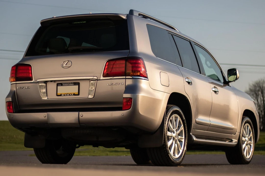 2009 Lexus LX 3rd Gen - Image 4 of 31