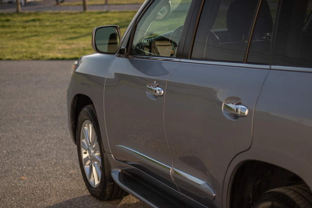 2009 Lexus LX 3rd Gen - Image 26 of 31