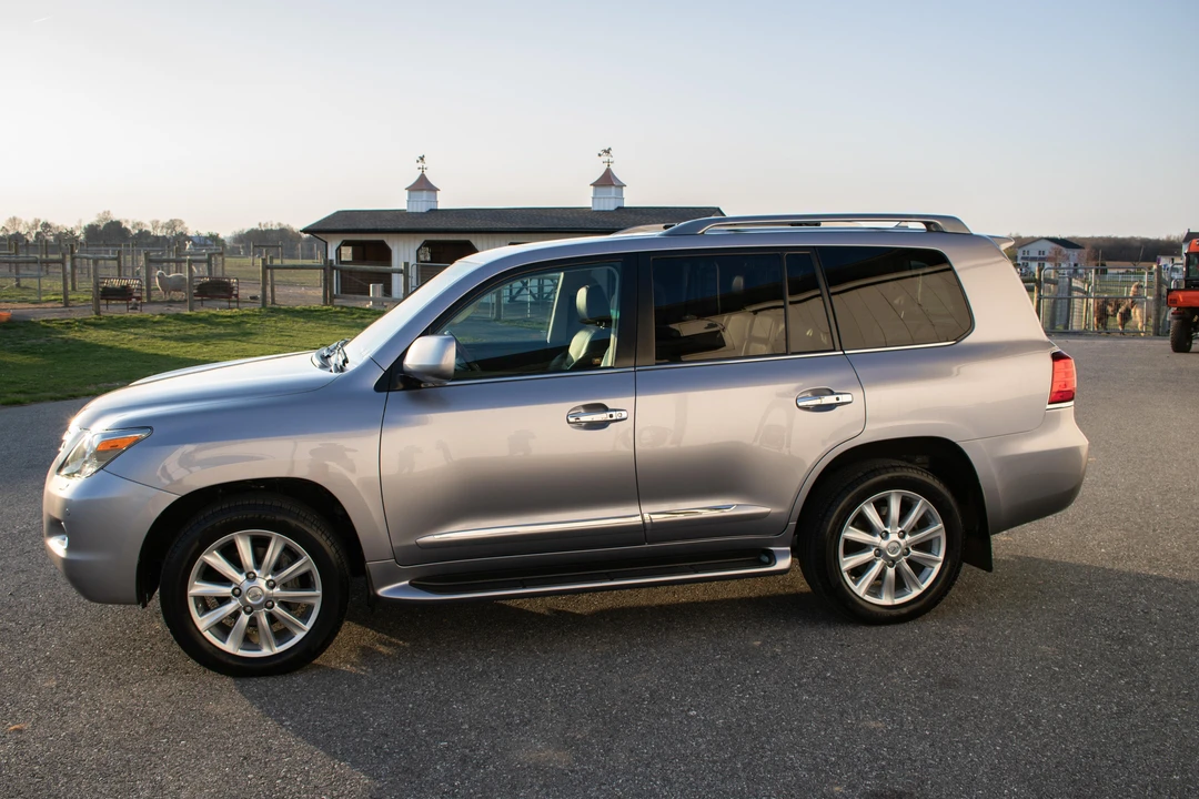 2009 Lexus LX 3rd Gen - Image 13 of 31