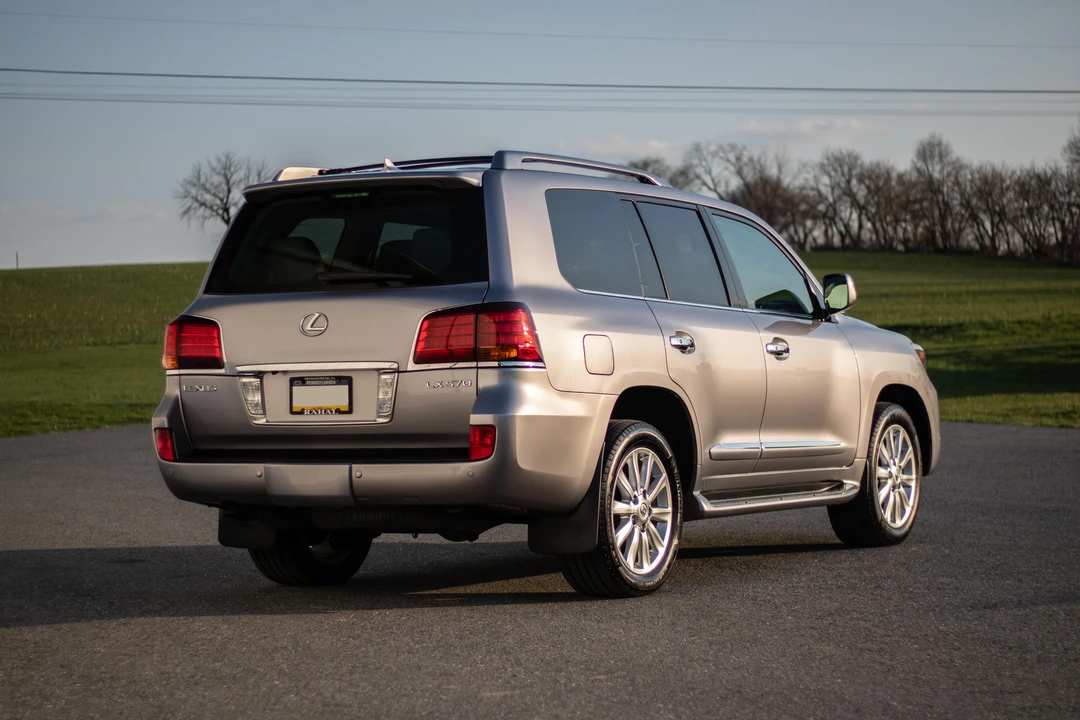 2009 Lexus LX 3rd Gen - Image 15 of 31