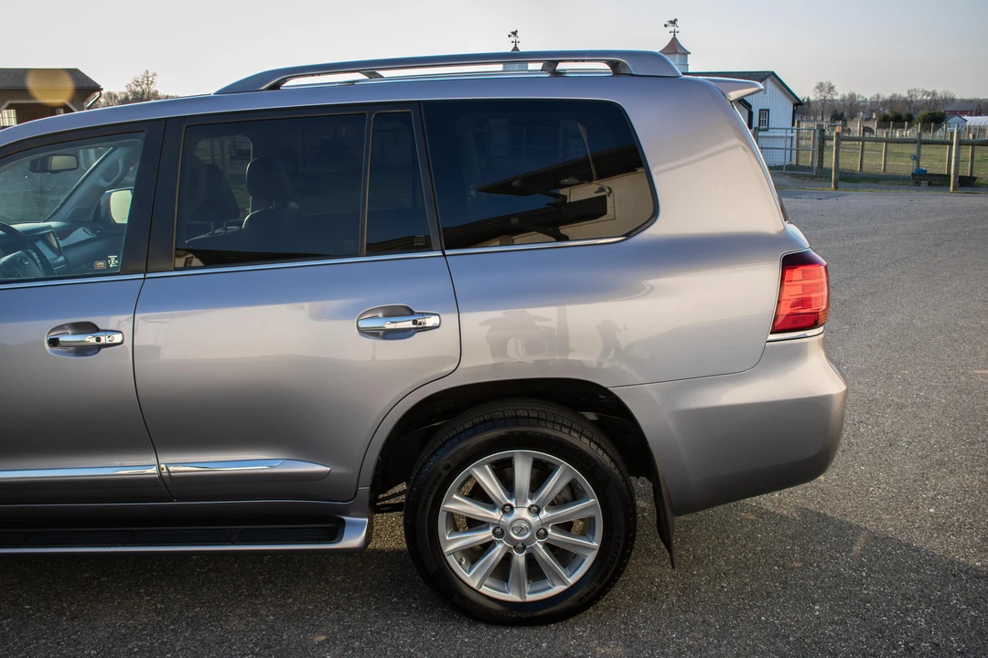 2009 Lexus LX 3rd Gen - Image 25 of 31
