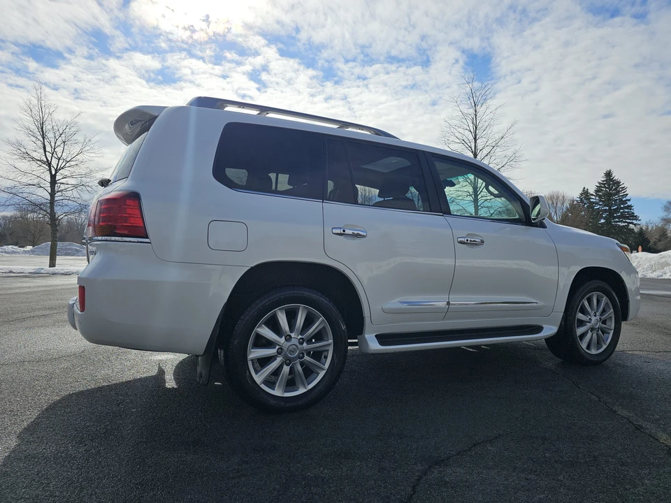 2009 Lexus LX 3rd Gen - Image 19 of 31