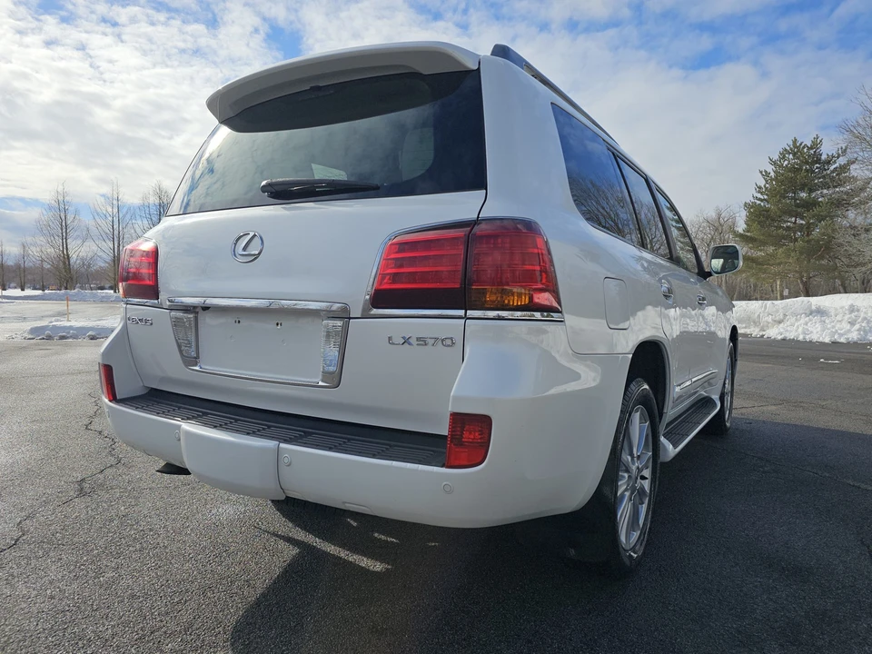 2009 Lexus LX 3rd Gen - Image 15 of 31