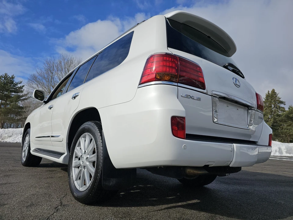 2009 Lexus LX 3rd Gen - Image 12 of 31