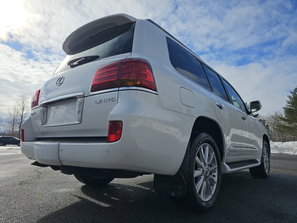 2009 Lexus LX 3rd Gen - Image 16 of 31