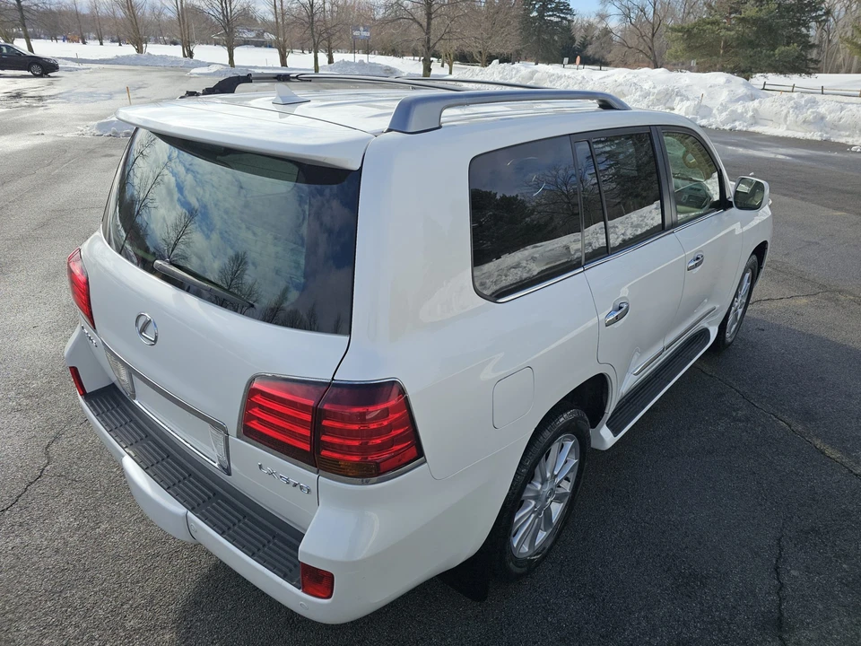 2009 Lexus LX 3rd Gen - Image 17 of 31