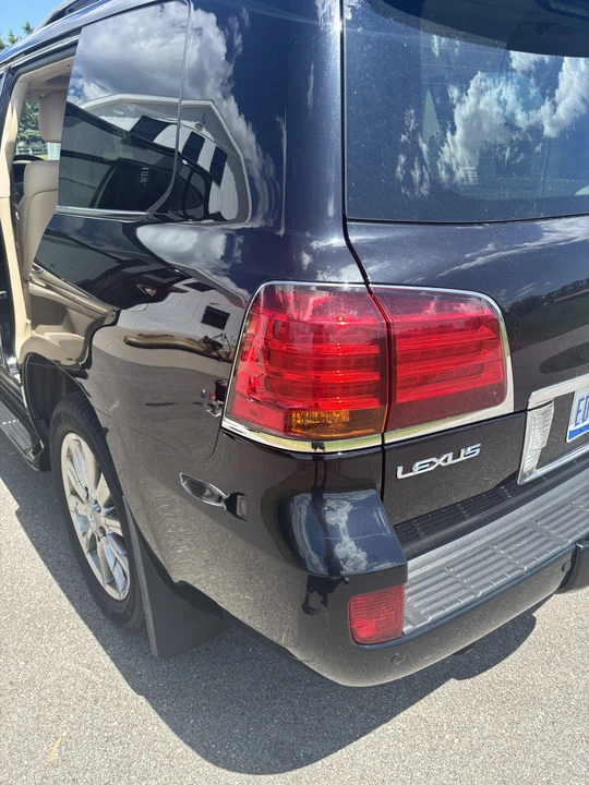 2009 Lexus LX 3rd Gen - Image 19 of 31