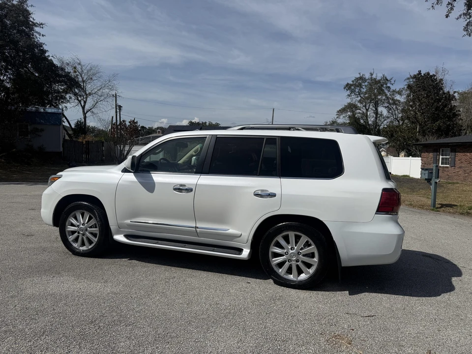 2009 Lexus LX 2nd Gen - Image 15 of 31