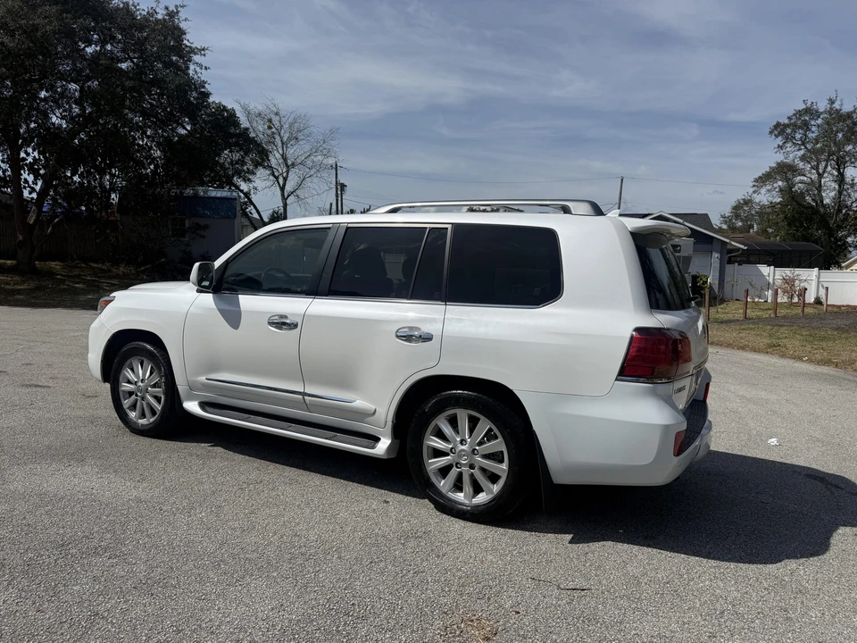 2009 Lexus LX 2nd Gen - Image 17 of 31