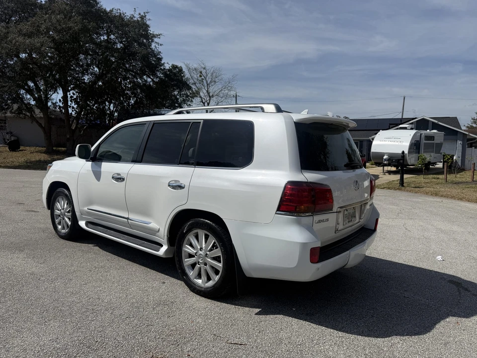 2009 Lexus LX 2nd Gen - Image 19 of 31