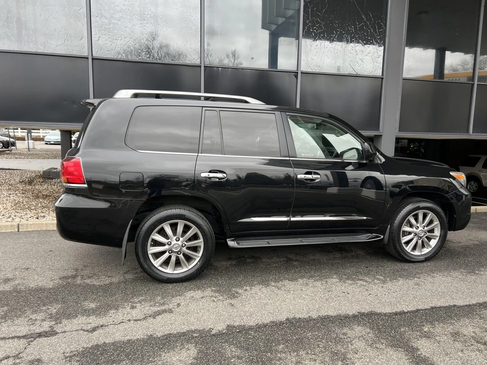 2009 Lexus LX 3rd Gen - Image 19 of 31