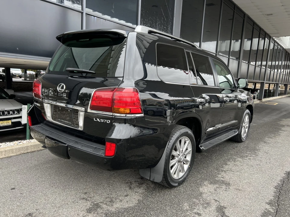 2009 Lexus LX 3rd Gen - Image 23 of 31