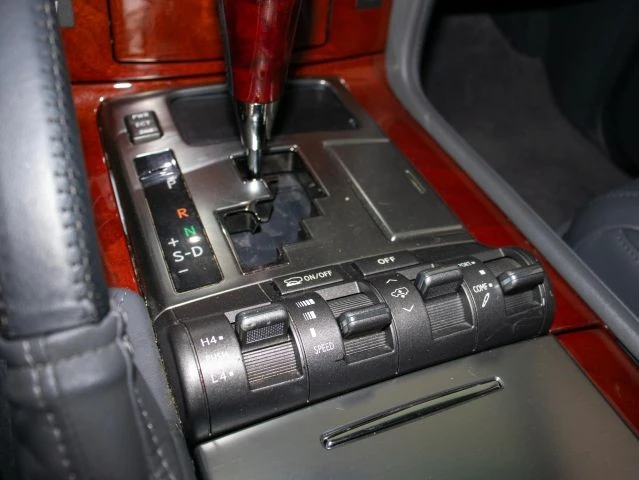2009 Lexus LX 3rd Gen - Image 19 of 21