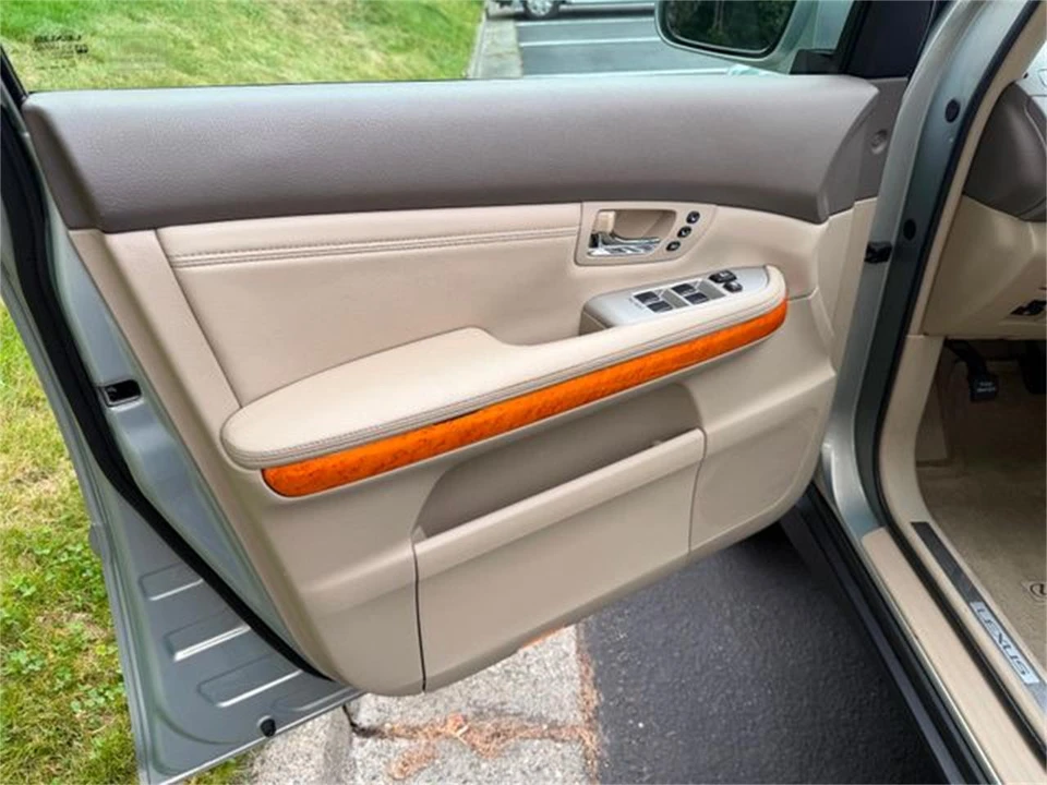 2009 Lexus RX 2nd Gen - Image 19 of 31