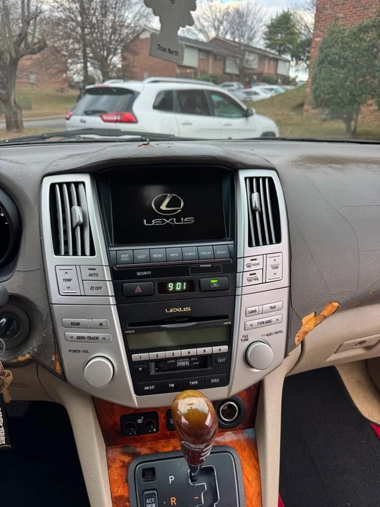 2009 Lexus RX 3rd Gen - Image 15 of 20