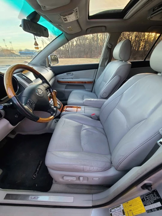 2009 Lexus RX 3rd Gen - Image 11 of 19