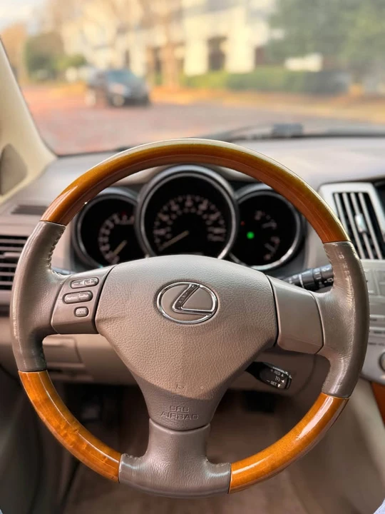2009 Lexus RX 3rd Gen - Image 10 of 12