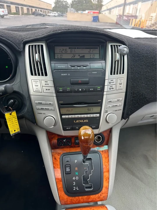 2009 Lexus RX 3rd Gen - Image 15 of 16