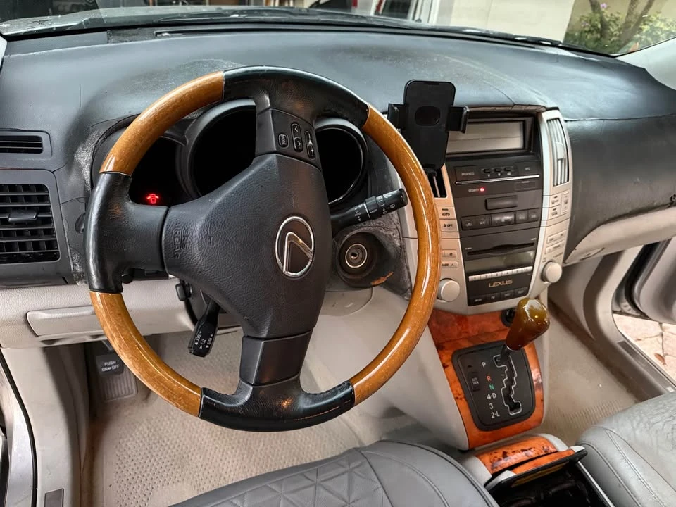 2009 Lexus RX 2nd Gen - Image 10 of 13