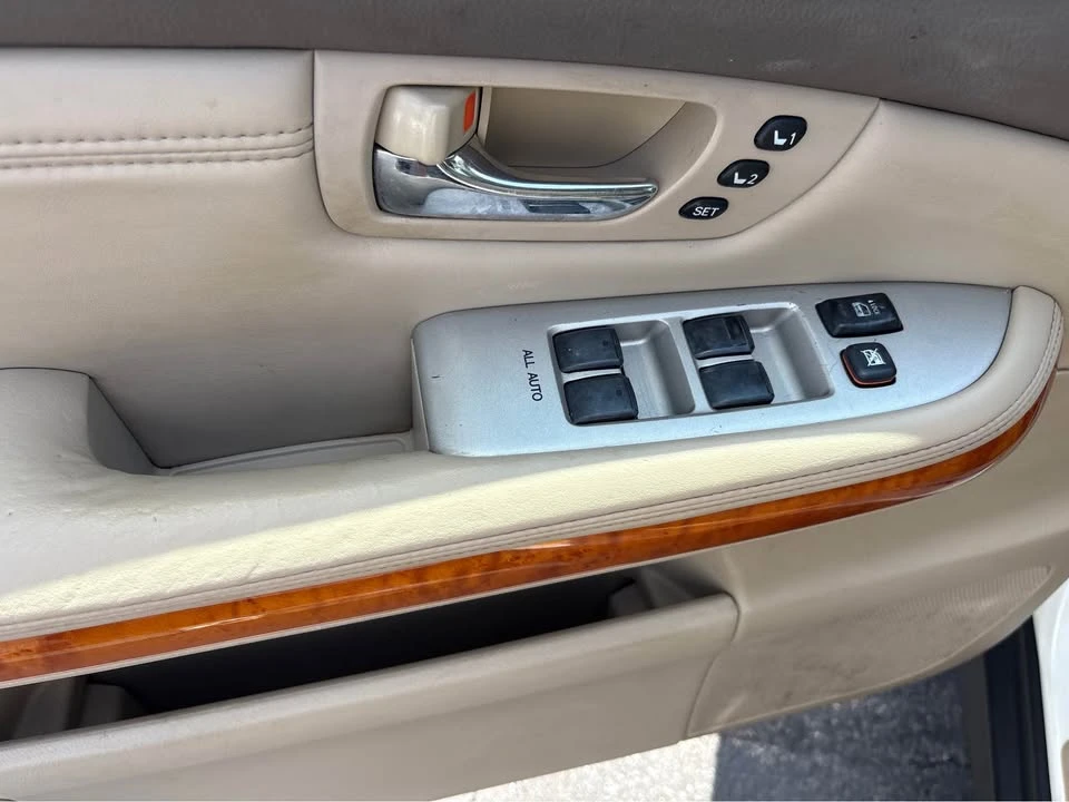 2009 Lexus RX 2nd Gen - Image 12 of 17