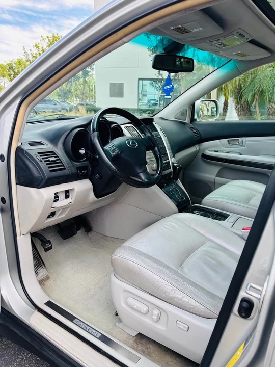 2009 Lexus RX 2nd Gen - Image 11 of 17