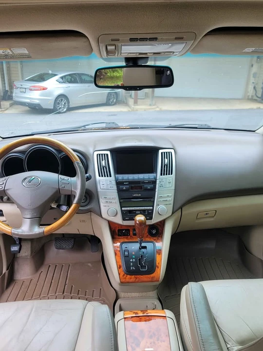 2009 Lexus RX 2nd Gen - Image 9 of 12