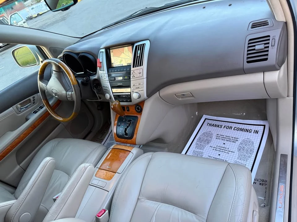 2009 Lexus RX 2nd Gen - Image 11 of 15
