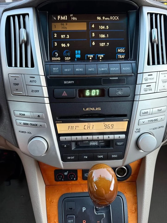 2009 Lexus RX 2nd Gen - Image 12 of 15