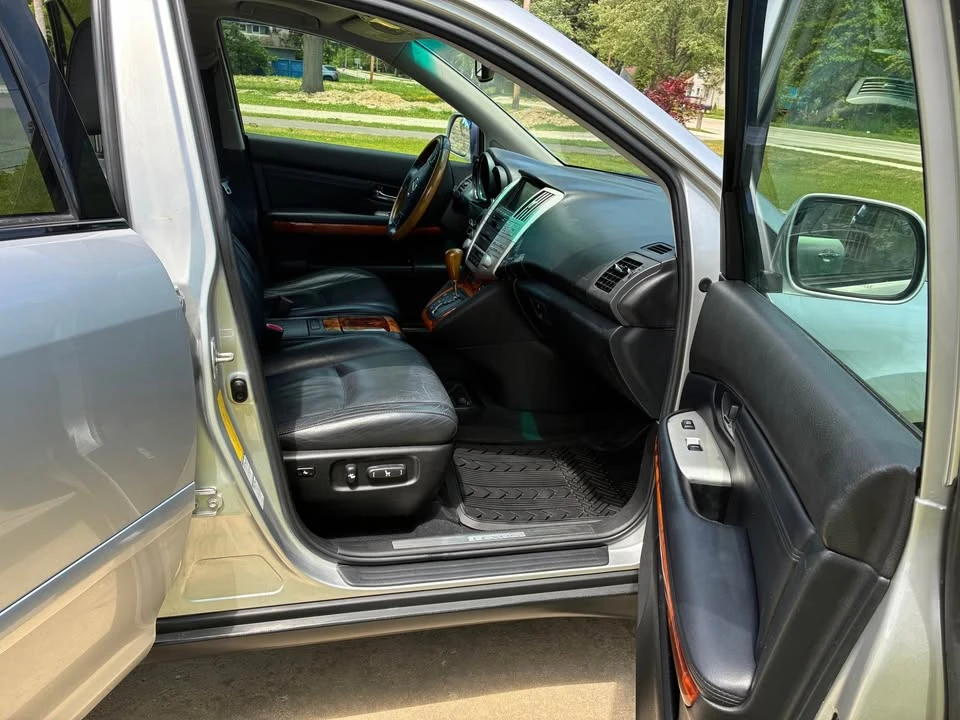 2009 Lexus RX 2nd Gen - Image 11 of 15