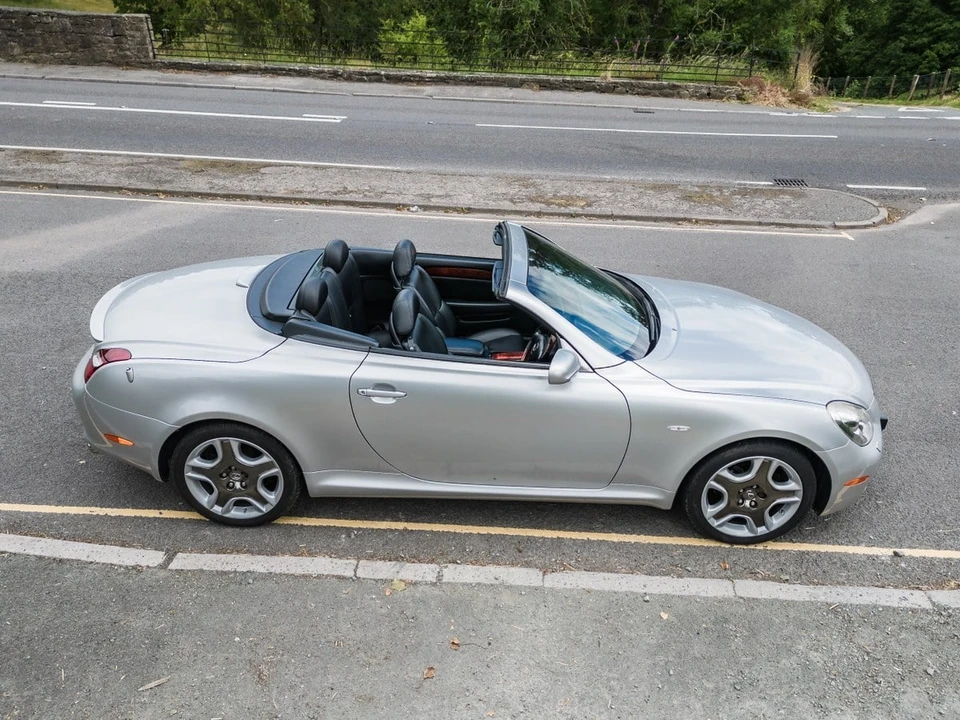 2009 Lexus SC430 - Image 18 of 30