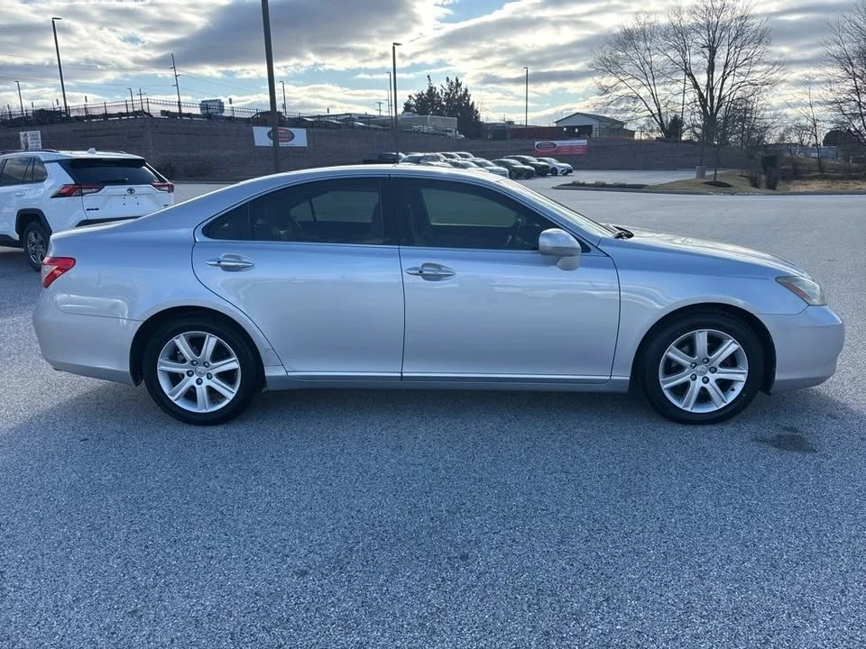 2009 Lexus ES 5th Gen - Image 2 of 12