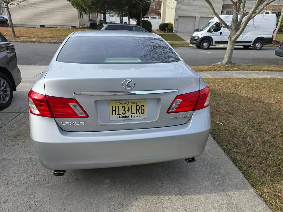 2009 Lexus ES 5th Gen - Image 2 of 15